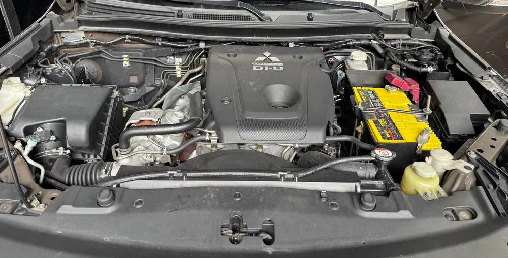 Mitsubishi L200 2021 Gris Caracas