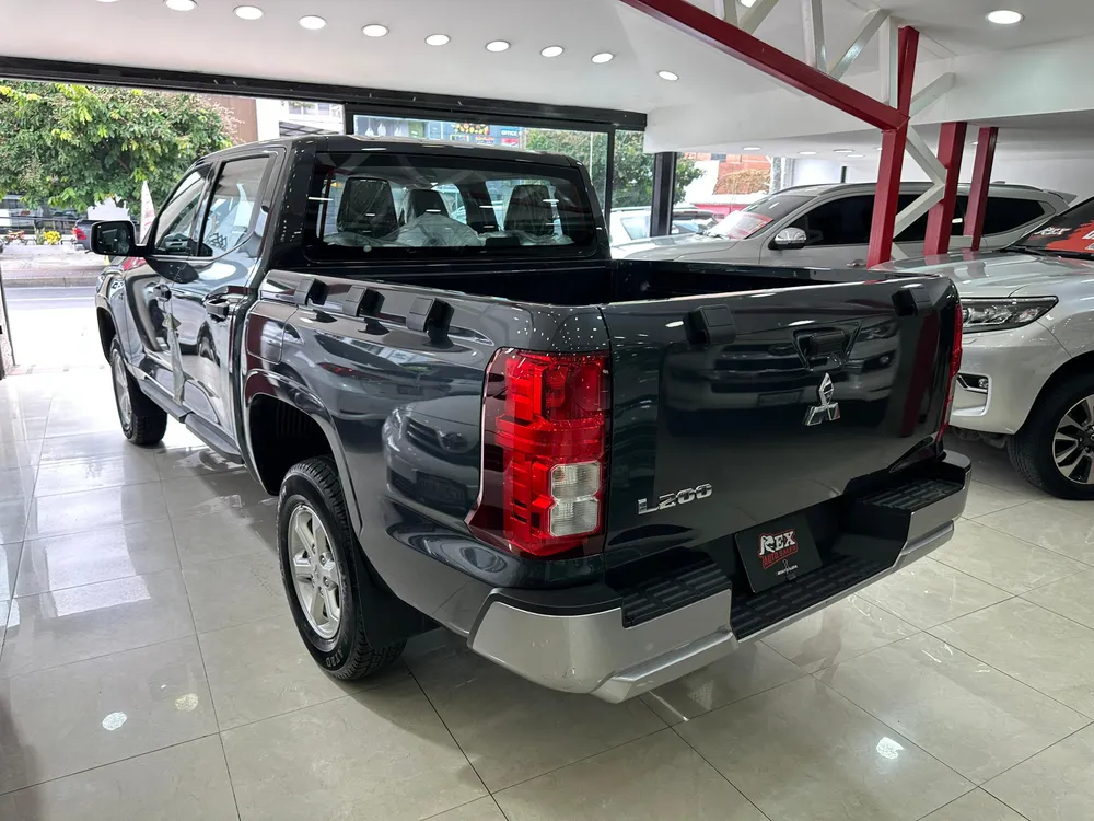 Mitsubishi L200 2025 Negro Caracas