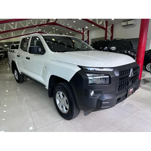 Mitsubishi L200 2025 Blanco Caracas