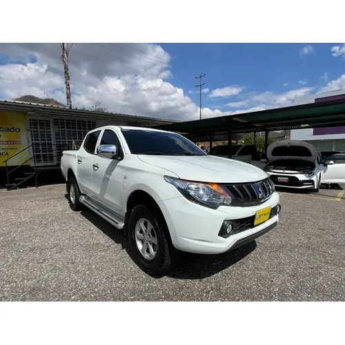 Mitsubishi L200 2019 Blanco Valencia