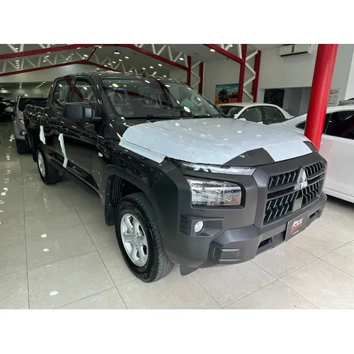 Mitsubishi L200 2025 Negro Caracas