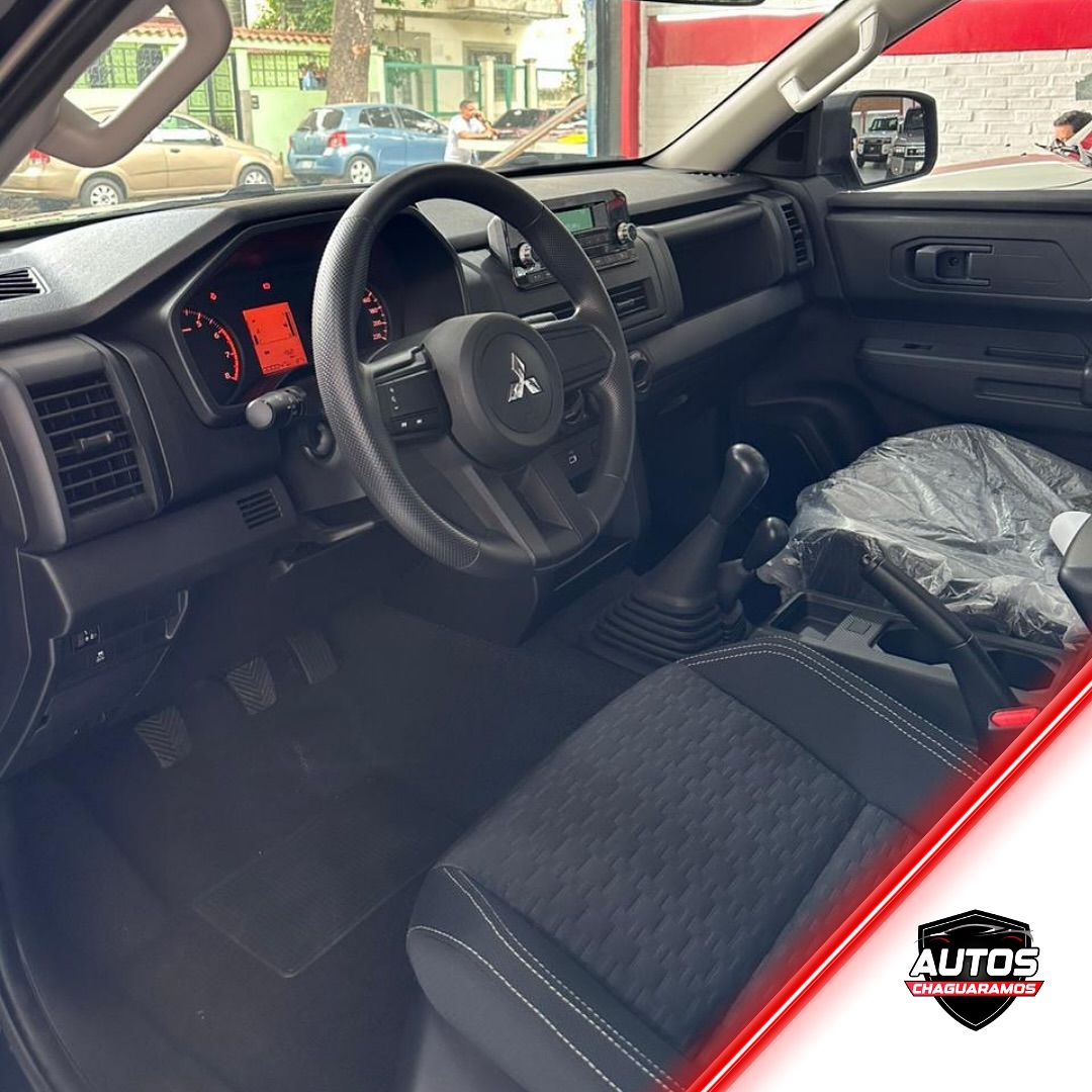 Mitsubishi L200 2024 Negro Caracas