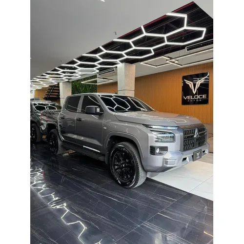 Mitsubishi L200 2024 Plateado Caracas
