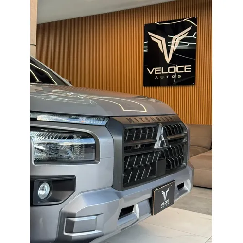Mitsubishi L200 2024 Plateado Caracas