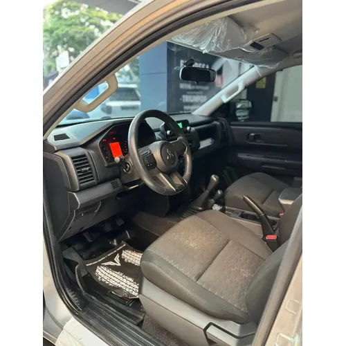 Mitsubishi L200 2024 Plateado Caracas