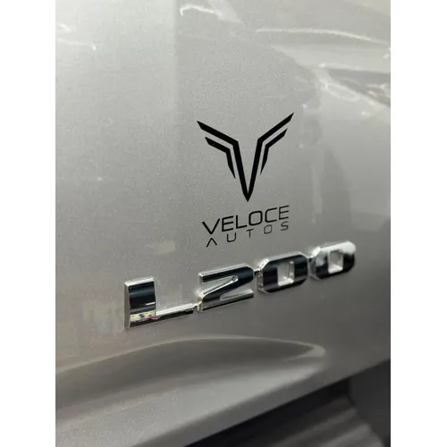Mitsubishi L200 2024 Plateado Caracas