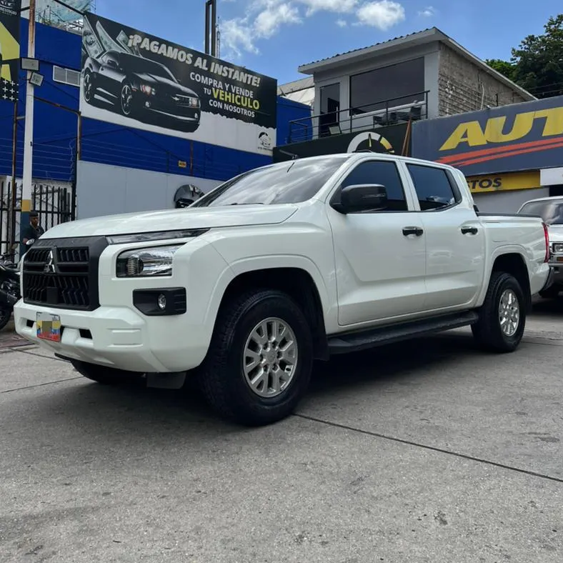 Mitsubishi L200 2024 Blanco Caracas