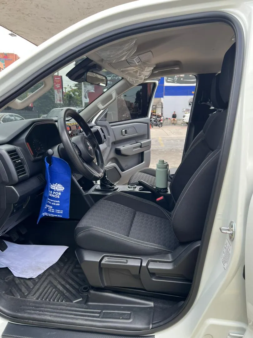 Mitsubishi L200 2024 Blanco Caracas