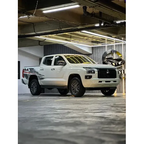 Mitsubishi L200 2025 Blanco Caracas