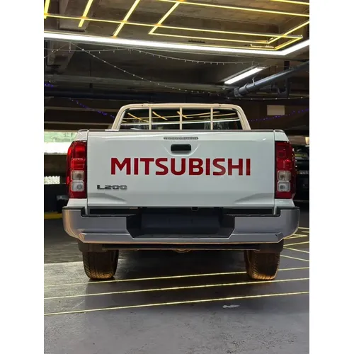 Mitsubishi L200 2025 Blanco Caracas