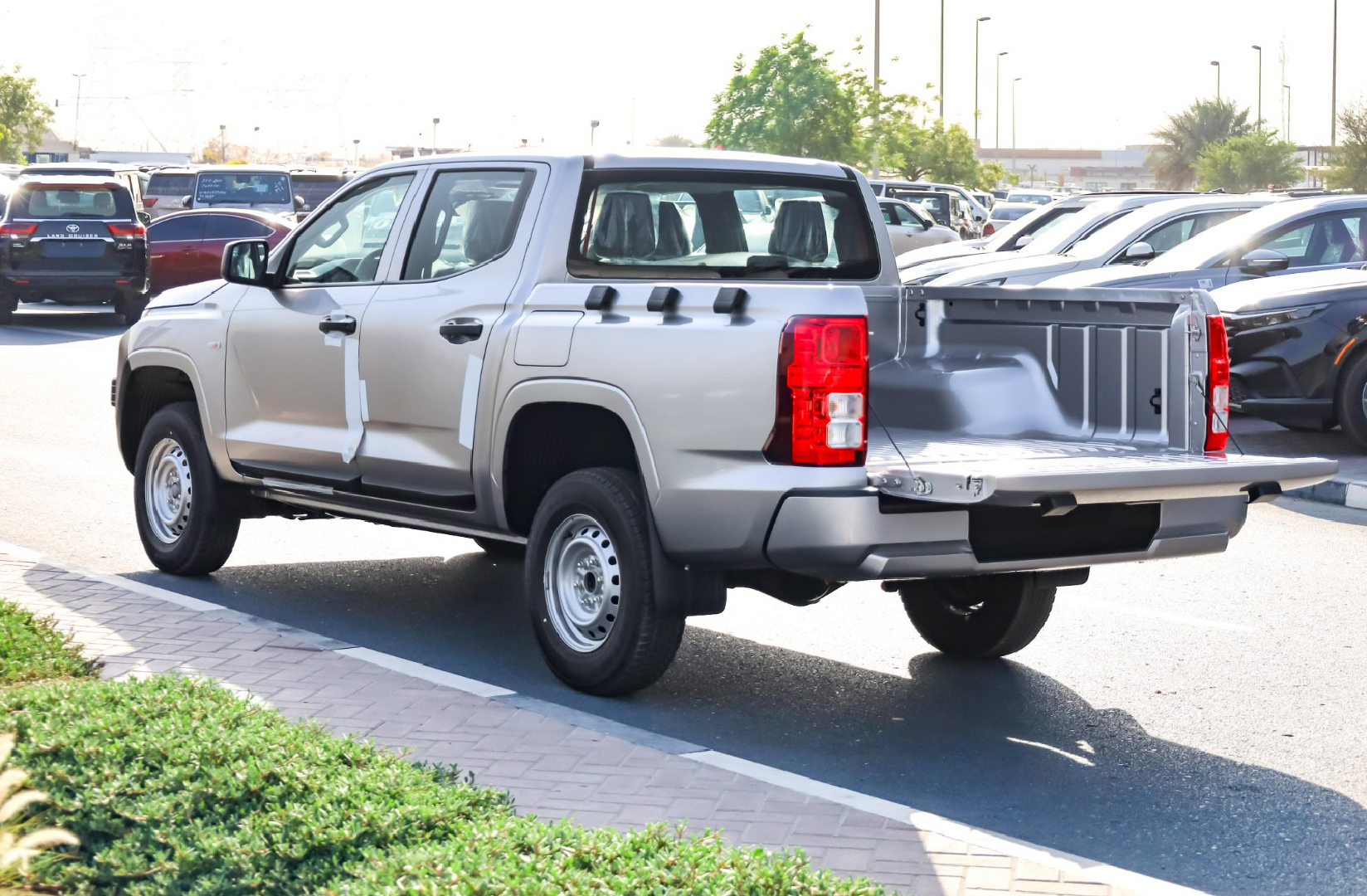 Mitsubishi L200 2025 Gris Caracas