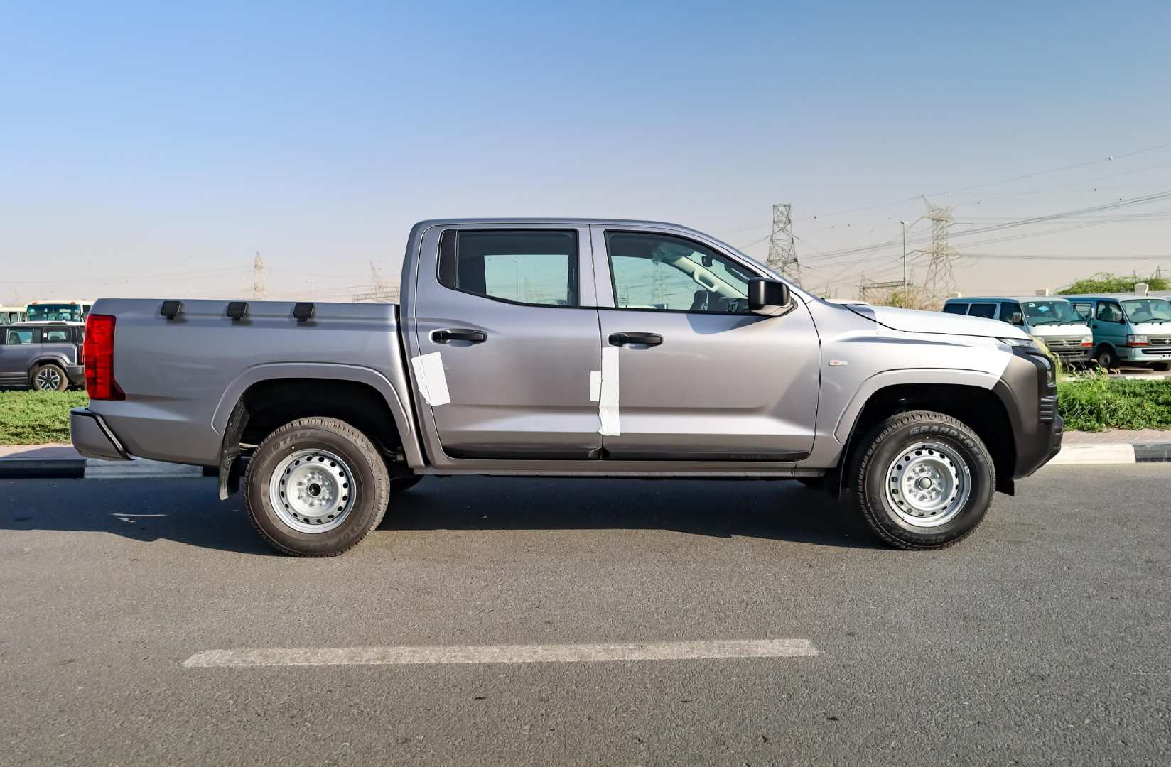 Mitsubishi L200 2025 Gris Caracas