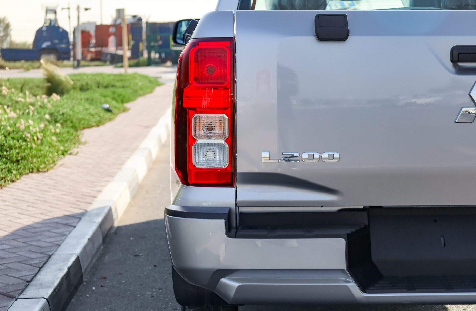 Mitsubishi L200 2025 Gris Caracas