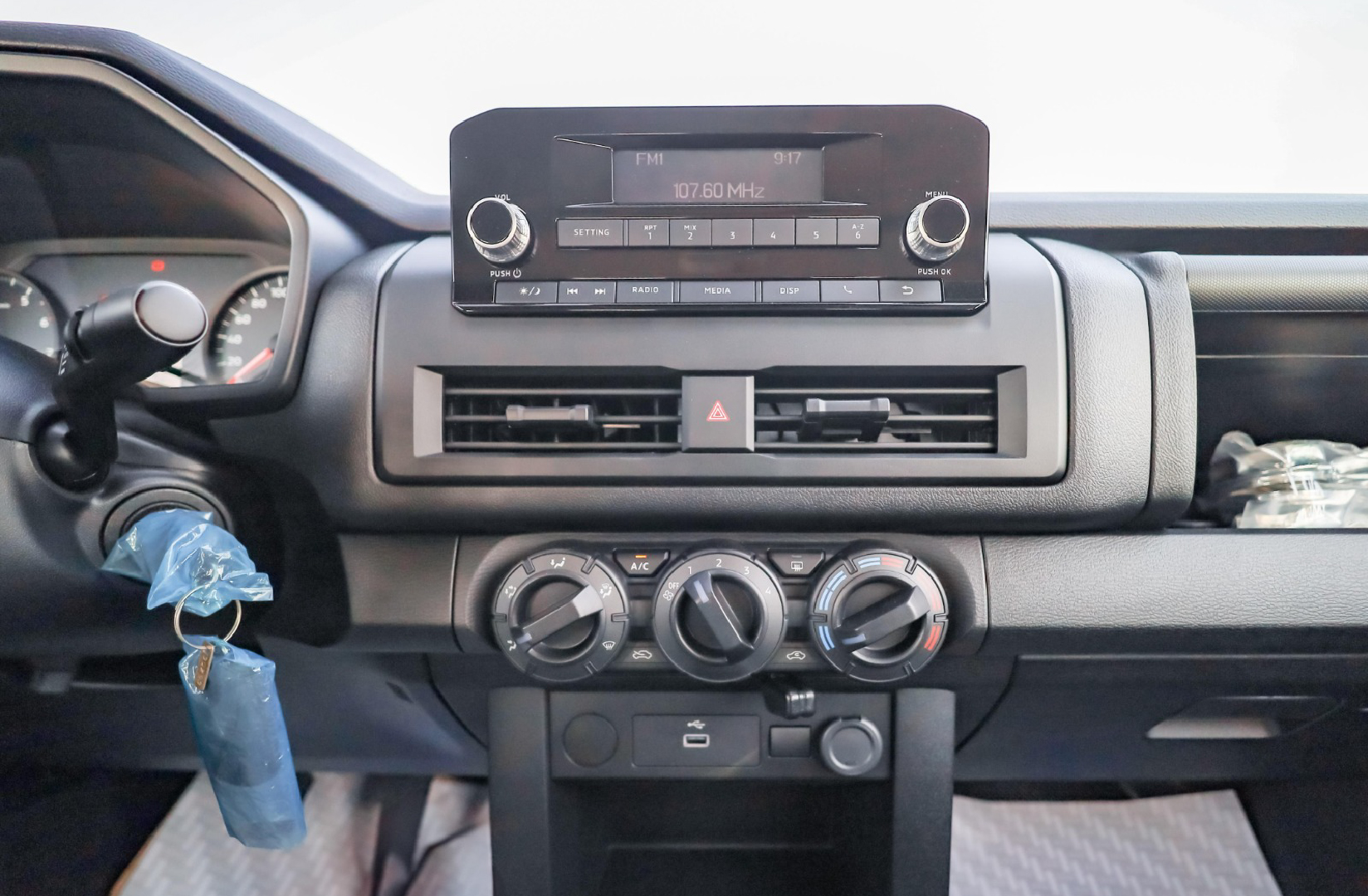 Mitsubishi L200 2025 Básica gris7