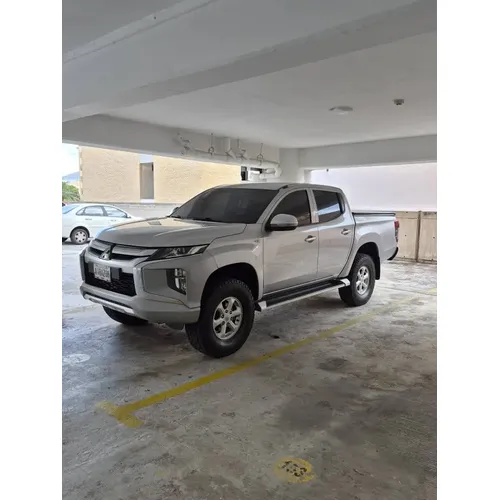 Mitsubishi L200 2020 Plateado Valencia