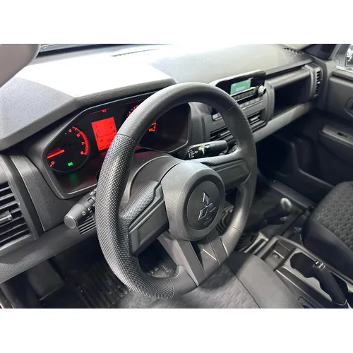 Mitsubishi L200 2025 Blanco Caracas