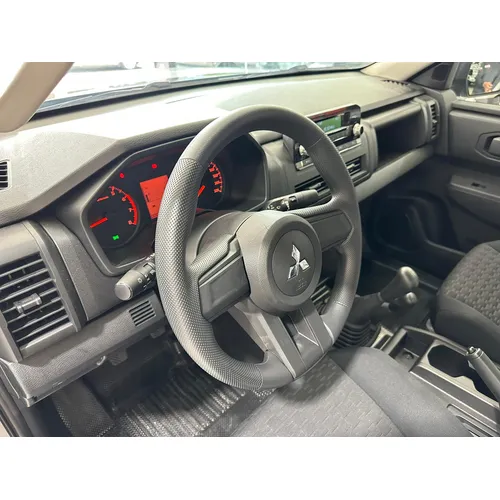 Mitsubishi L200 2025 Negro Caracas