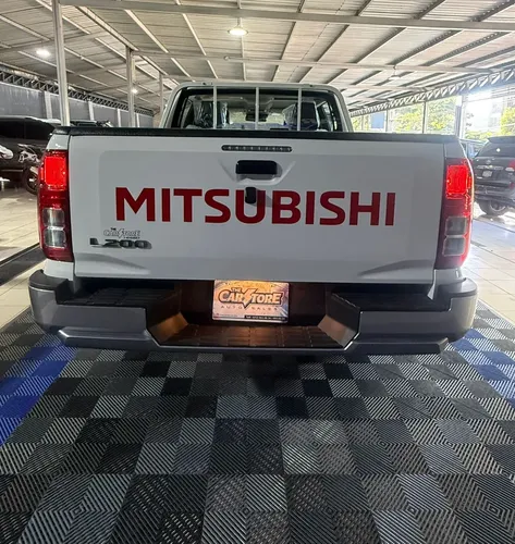 Mitsubishi L200 2026 Blanco Caracas