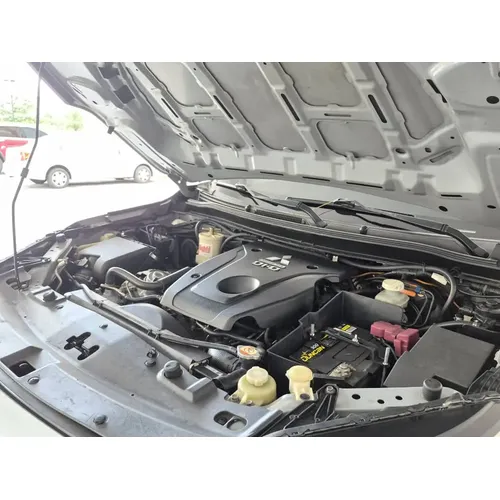 Mitsubishi L200 2020 Plateado Valencia