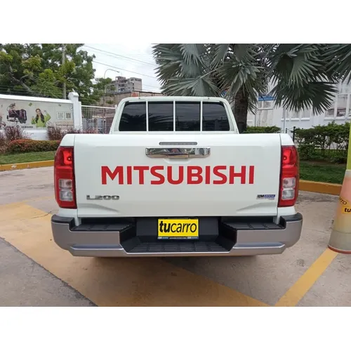 Mitsubishi L200 2024 Blanco Maracay
