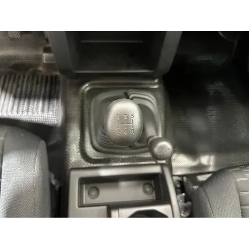Mitsubishi L200 2025 Negro Caracas