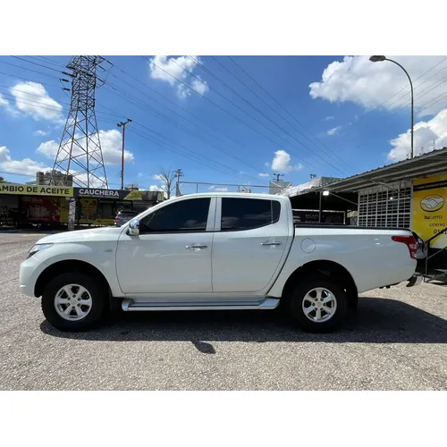 Mitsubishi L200 2019 Blanco Valencia