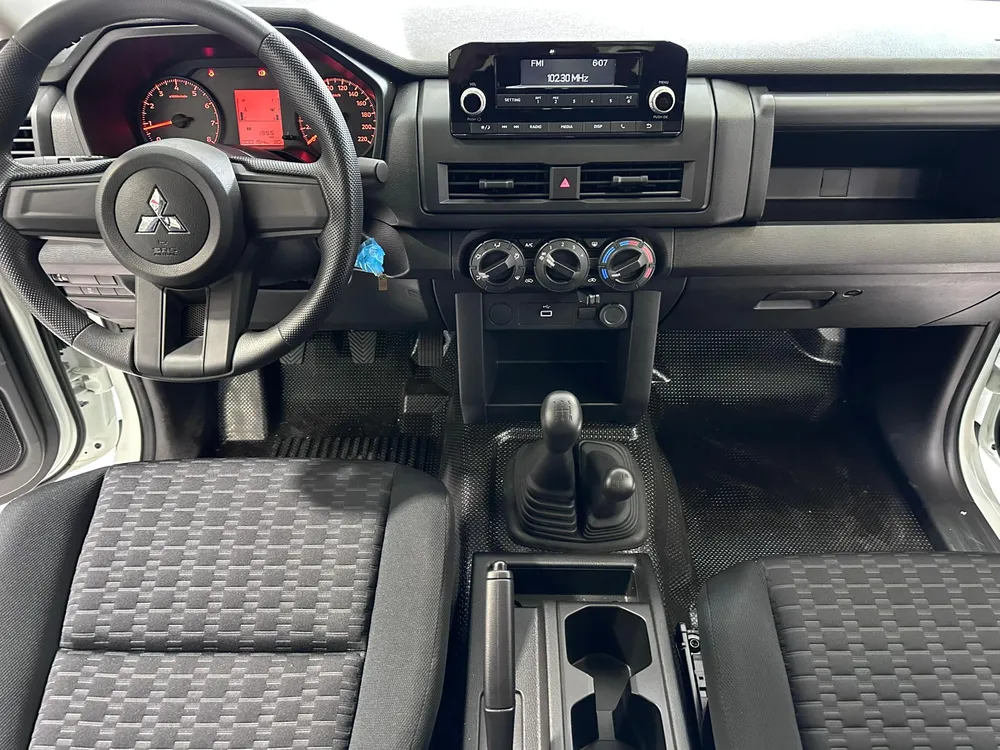 Mitsubishi L200 2025 Blanco Caracas