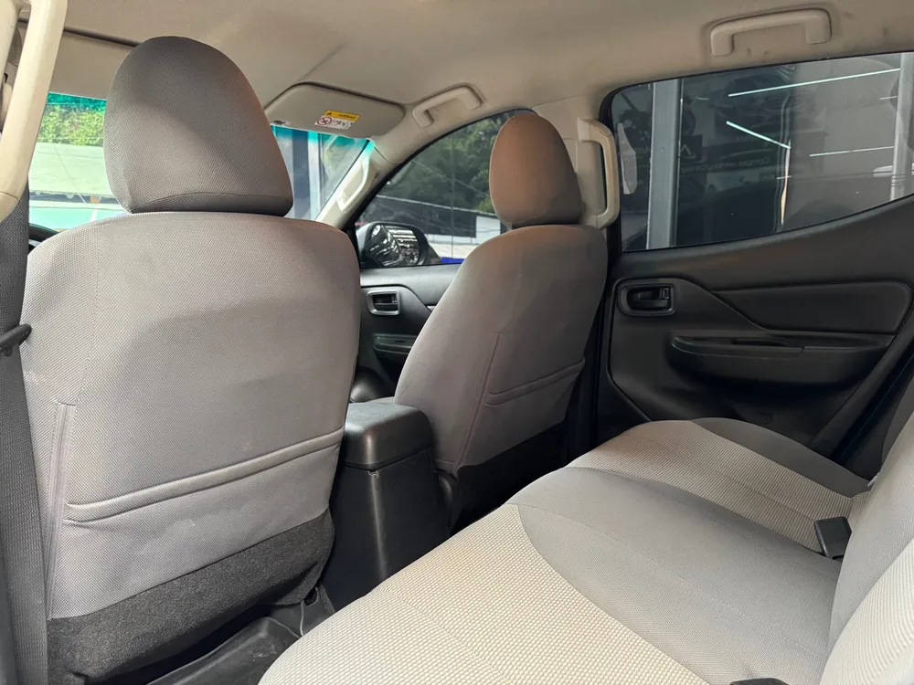Mitsubishi L200 2021 Gris Caracas