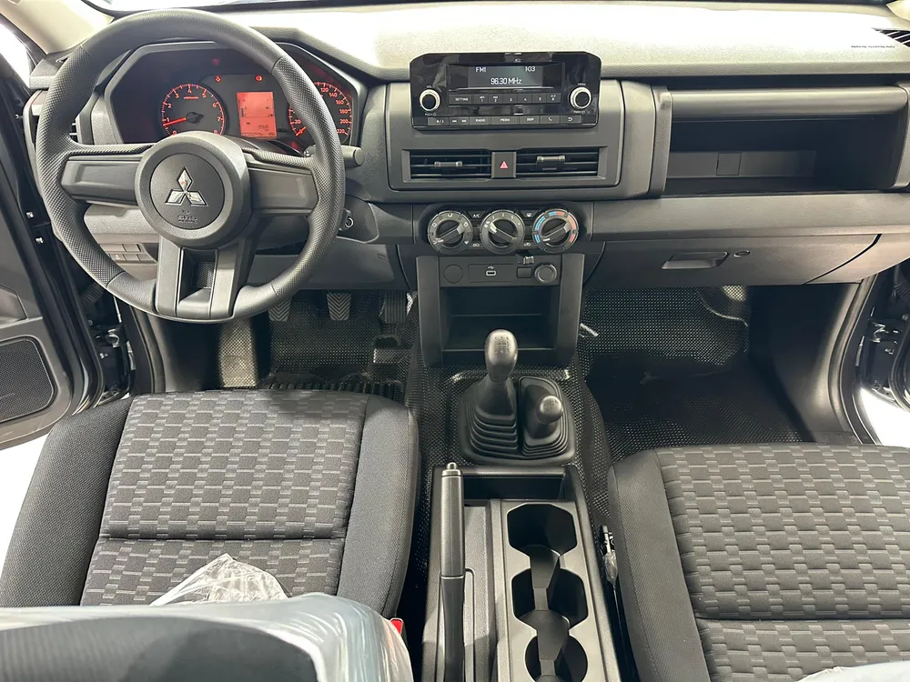 Mitsubishi L200 2025 Negro Caracas