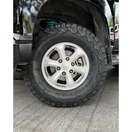 Mitsubishi L200 2023 Negro Caracas