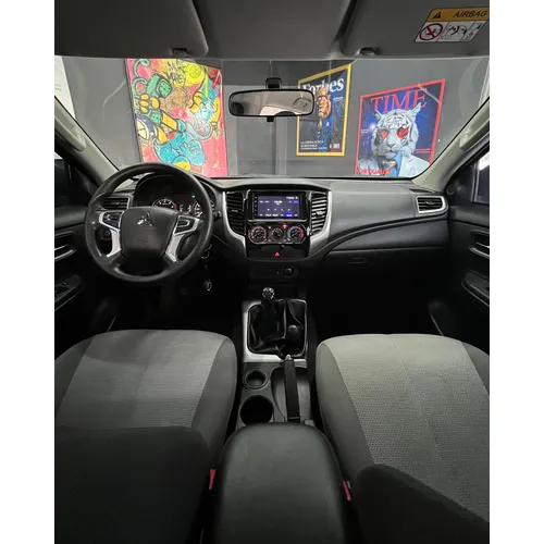 Mitsubishi L200 2023 Negro Caracas