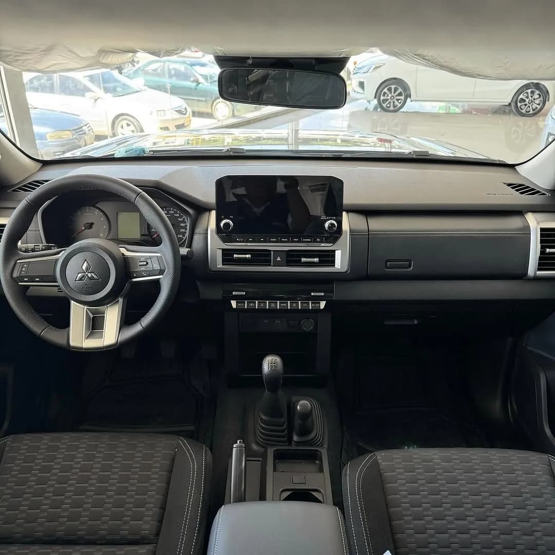 Mitsubishi L200 Full Option 2024 Plateado