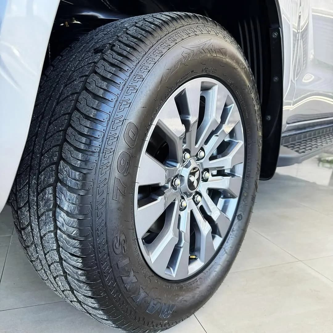 Mitsubishi L200 Full Option 2024 Plateado