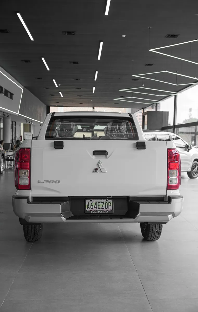 Mitsubishi L200 GI 2025 Blanco Valencia