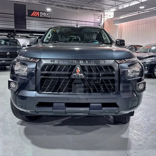 Mitsubishi L200 2026 Gris Caracas