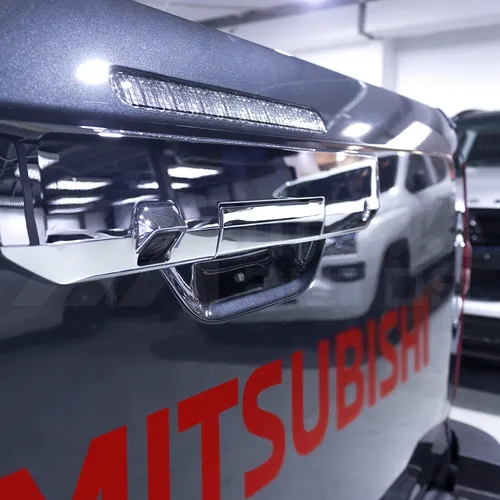 Mitsubishi L200 GLS 2026 Gris Caracas