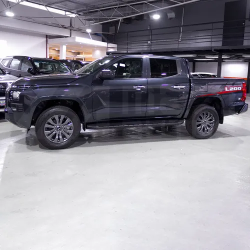 Mitsubishi L200 GLS 2026 Gris Caracas