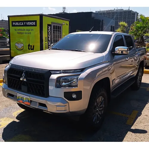 Mitsubishi L200 2025 Plateado Caracas