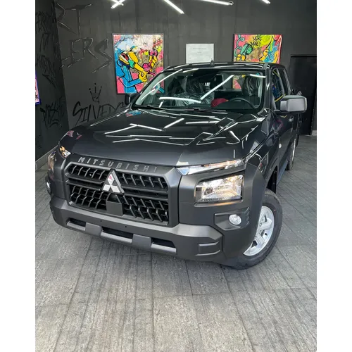 Mitsubishi L200 GLX 2025 Gris Caracas