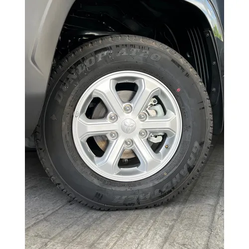 Mitsubishi L200 GLX 2025 Gris Caracas