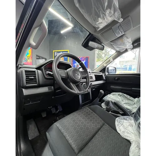 Mitsubishi L200 GLX 2025 Gris Caracas
