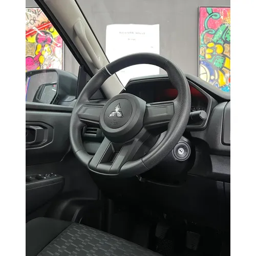 Mitsubishi L200 GLX 2025 Gris Caracas