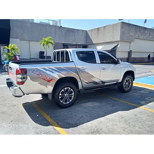 Mitsubishi L200 GLX 2023 Plateado Caracas