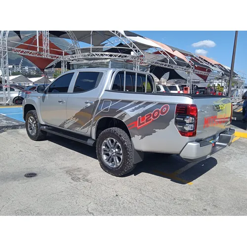 Mitsubishi L200 GLX 2023 Plateado Caracas