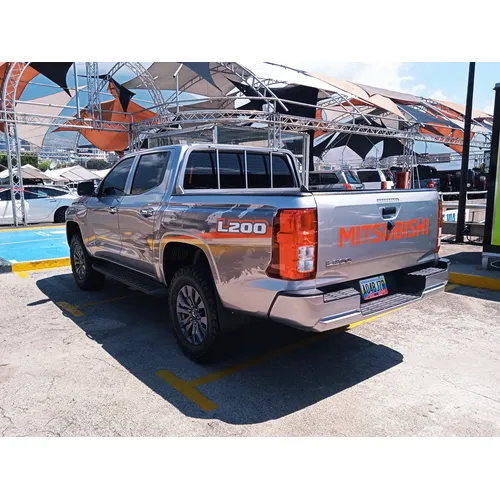 Mitsubishi L200 2025 Plateado Caracas