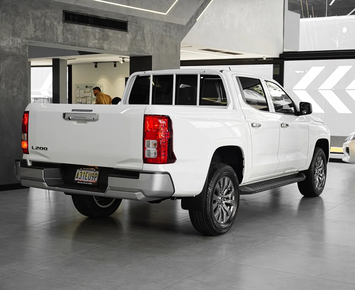 Mitsubishi L200 GLX 2025 Blanco Valencia