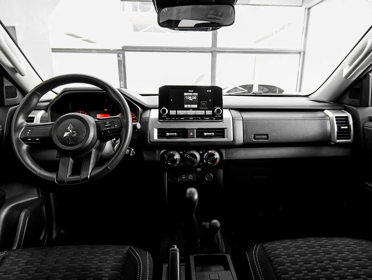 Mitsubishi L200 GLX 2025 Blanco Valencia
