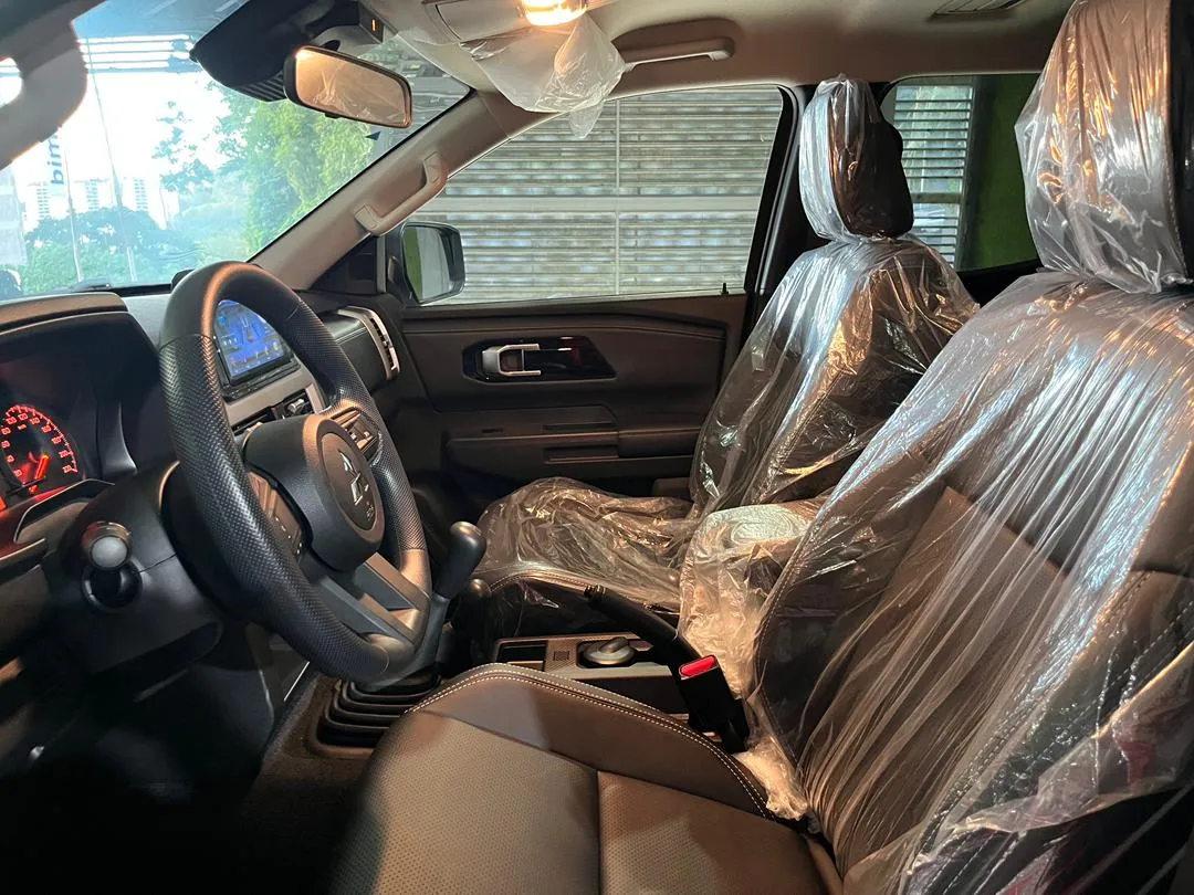 Mitsubishi L200 2025 Gris Caracas