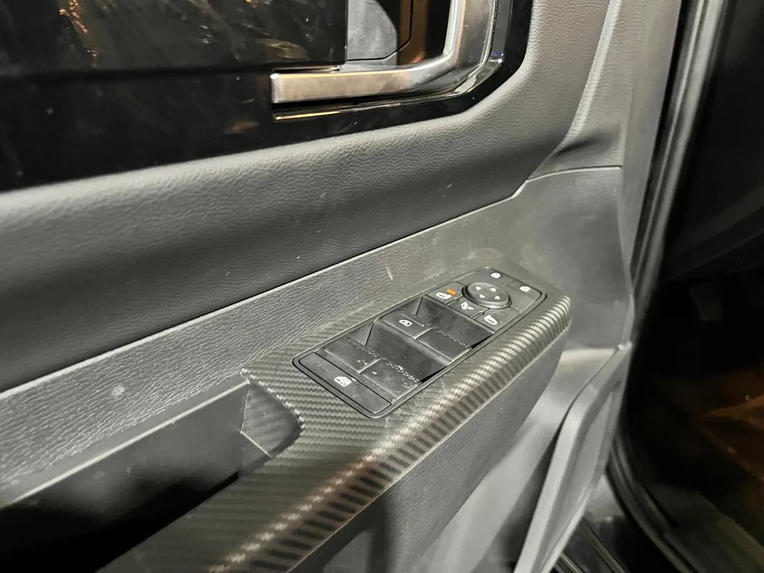 Mitsubishi L200 Sincrónica 2025 gris9