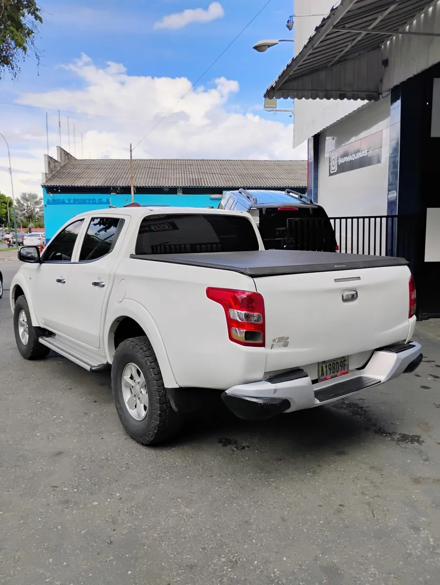 Mitsubishi L200 2016 Blanco Maracay